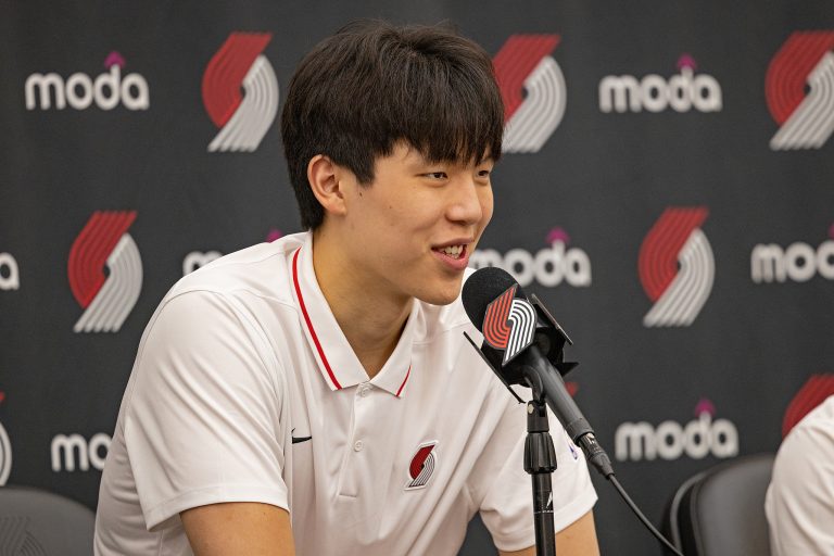 NBA: Yang Hansen en Chine signer officiellement avec Portland Trail Blazers