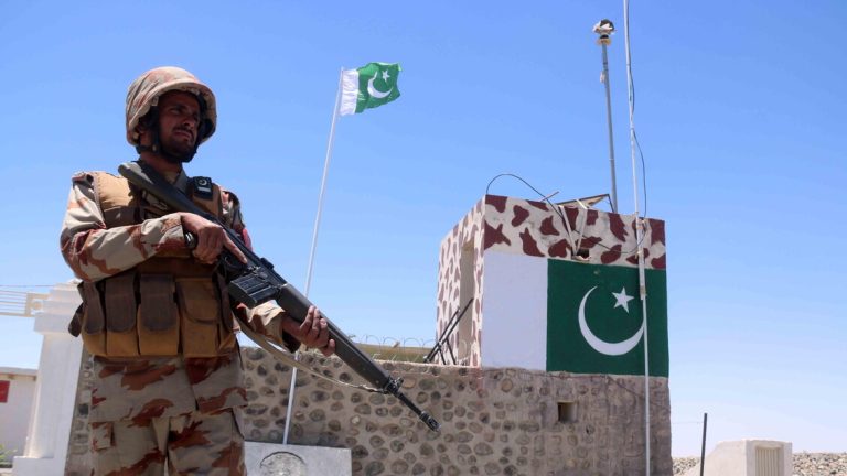 Pakistan, rebels of Bellucistan assaults bus, at least 9 deaths