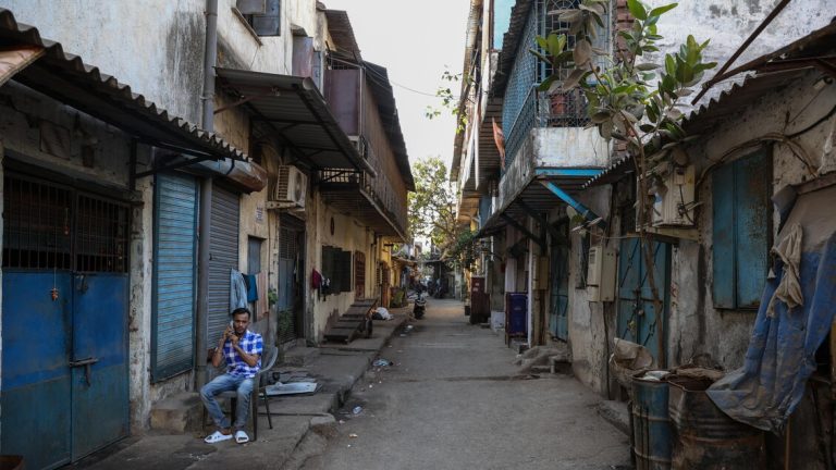 The general strike in India is underway, the transport paralyzed