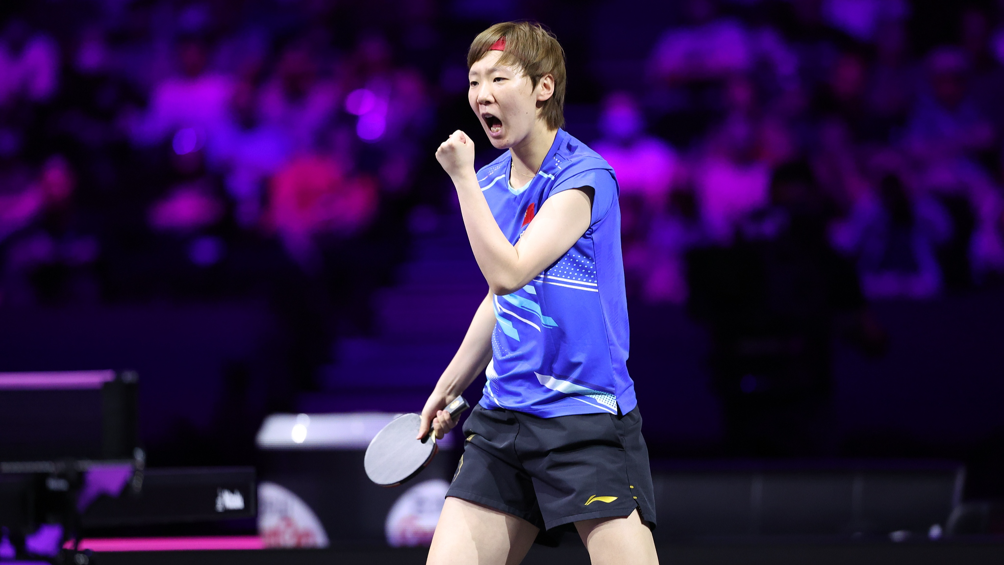 Photo de dossier: Wang Manyu en action lors de la manche féminine de 16 matchs contre Chen Yi de Chine aux champions du WTT Yokohama 2025 à Yokohama, Japon, 9 août 2025. / VCG