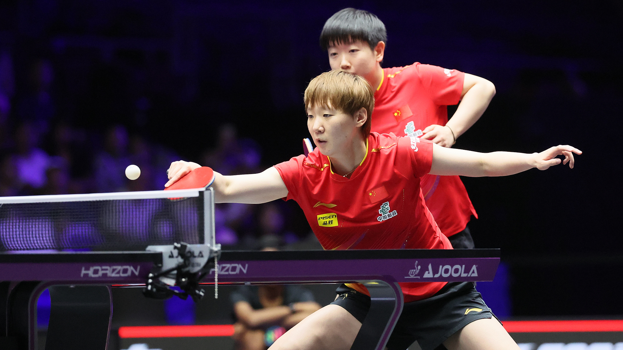 Photo de fichier: Wang Manyu et Sun Yingsha en action lors du WTT US Smash à Las Vegas le 12 juillet 2025. / VCG