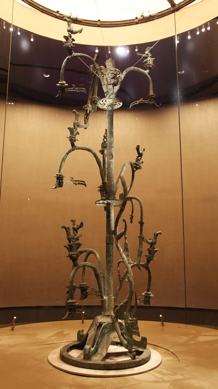 Arbres sacrés en bronze au musée Sanxingdui