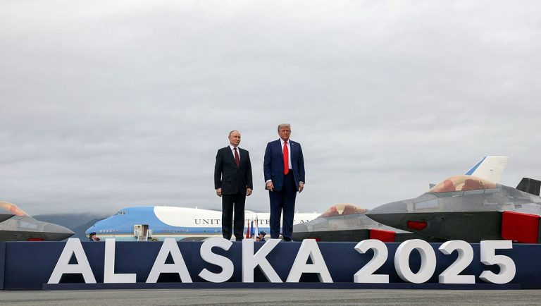 Experts: US-Russia Alaska parle symbolique, Crise ukrainienne non résolue