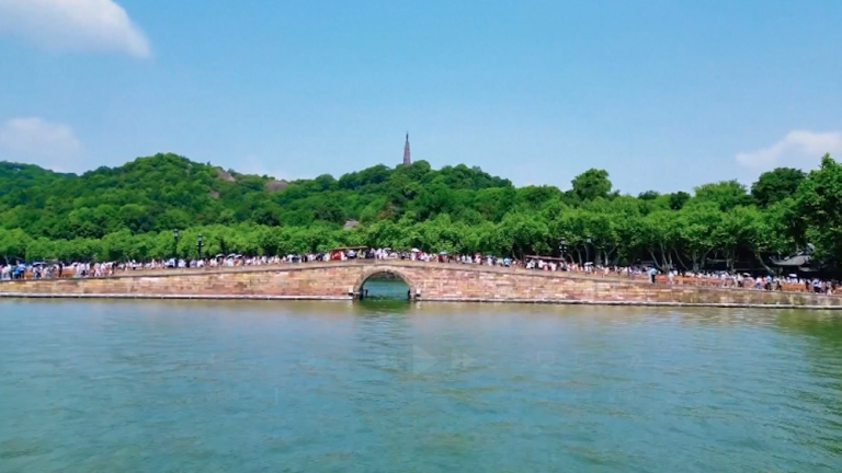 Hangzhou: la «ville céleste» qui parine et présente