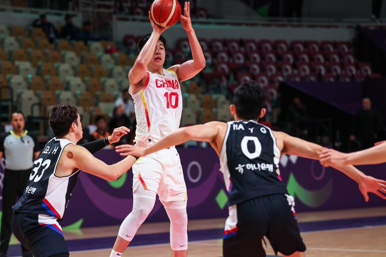 La Chine bat la Corée du Sud 79-71 pour se qualifier pour les demi-finales de la Fiba Asia Cup