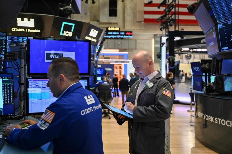 Les actions américaines se ferment plus bas avant la date limite tarifaire de Trump