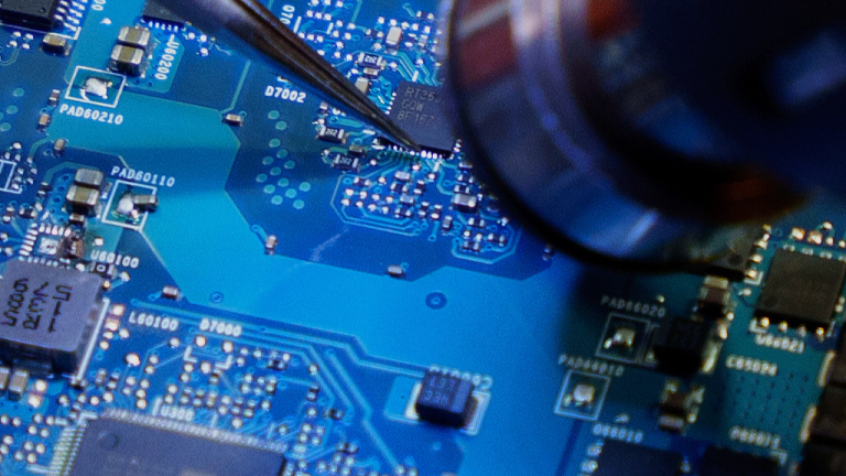 Pourquoi la loi américaine sur la sécurité des puces stimule les alarmes