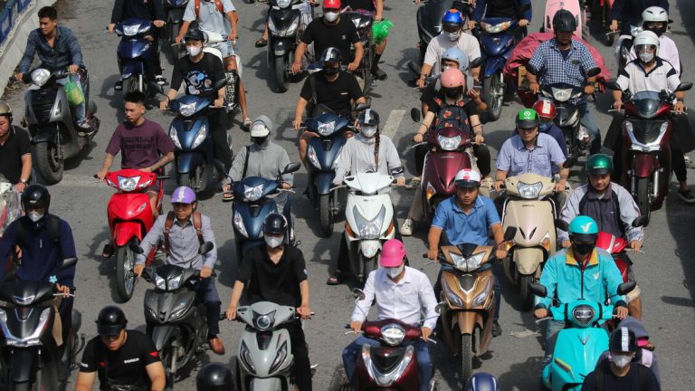 Vietnam pushes on electricity and promotes batteries exchange