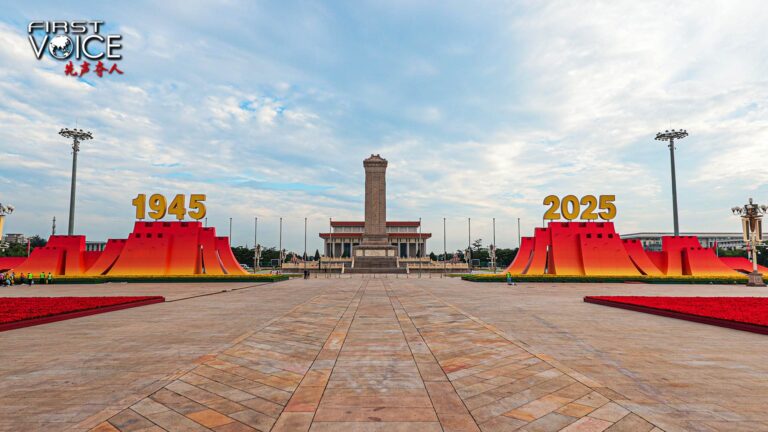 À travers le creuset, nous nous levons et nous unvons