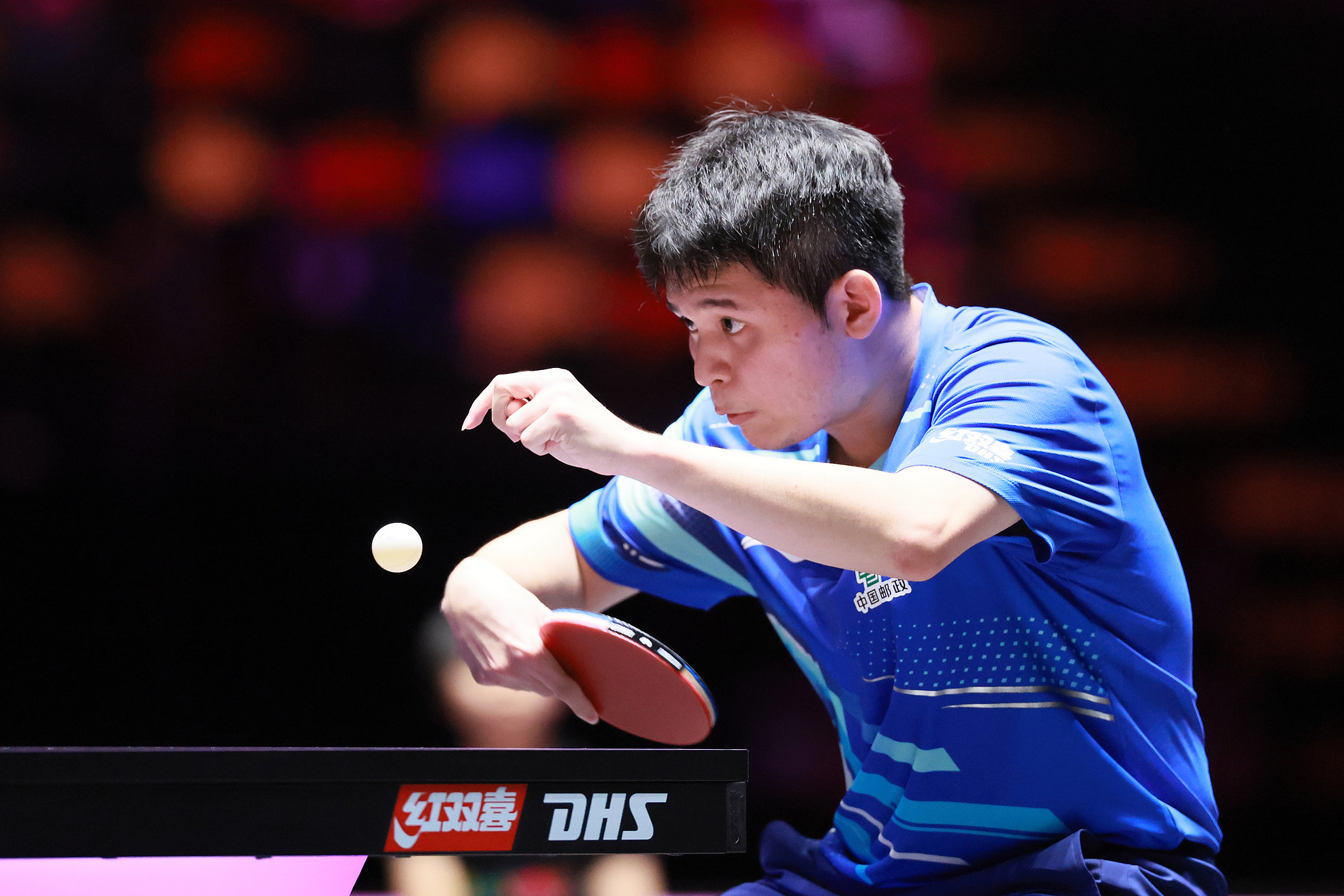 Lin Shidong de Chine frappe un coup contre OH Jun-sung de Corée du Sud lors d'un match de 16 matchs de 16 ans au World Table Tennis (WTT) Champions Macao dans Macao SAR en Chine (région administrative spéciale), 12 septembre 2025. / VCG