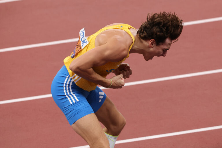 Duplantis bat à nouveau le record du monde aux championnats du monde d&rsquo;athlétisme