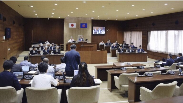 In Japan a town declares war on smartphones