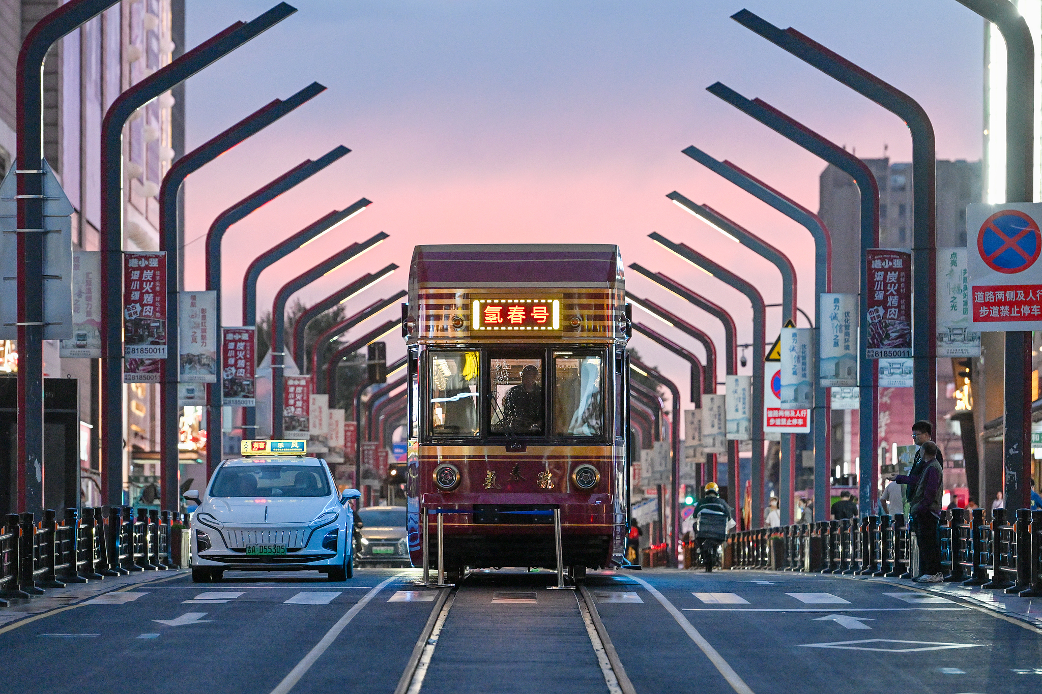 Premier tram de tourisme culturel à hydrogène de la Chine