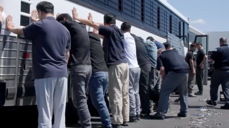 La Corée du Sud pour voler des travailleurs arrêtés après un raid d&rsquo;immigration américain