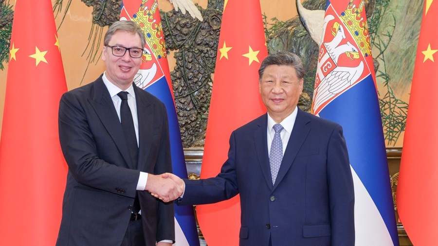 Le président chinois Xi Jinping (R) rencontre le président serbe Aleksandar Vucic à Pékin, 4 septembre 2025. / Xinhua