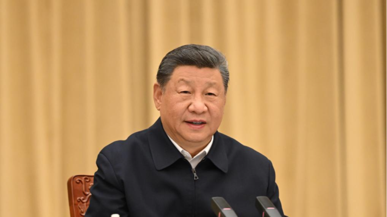 Le président Xi Jinping souligne la construction de xinjiang moderne socialiste