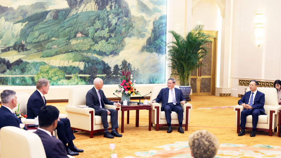 Le Premier ministre chinois Li Qiang rencontre une délégation du Congrès américain à la Grande Salle du peuple à Pékin, Chine, 21 septembre 2025. / Xinhua