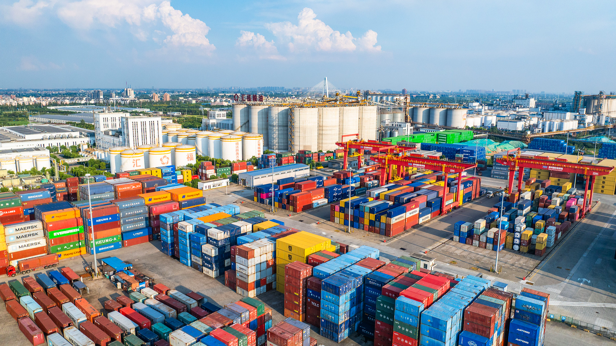 Une vue des conteneurs de cargaison dans le port de Taizhou, province du Jiangsu, Chine, 17 septembre 2025. / VCG