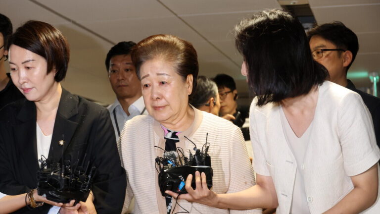 Seul asks the leader of the unification church leader