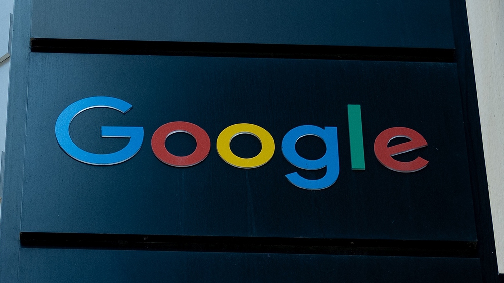 Un logo Google sur un panneau extérieur dans un immeuble de bureaux à San Francisco, Californie, 29 août 2025. / VCG