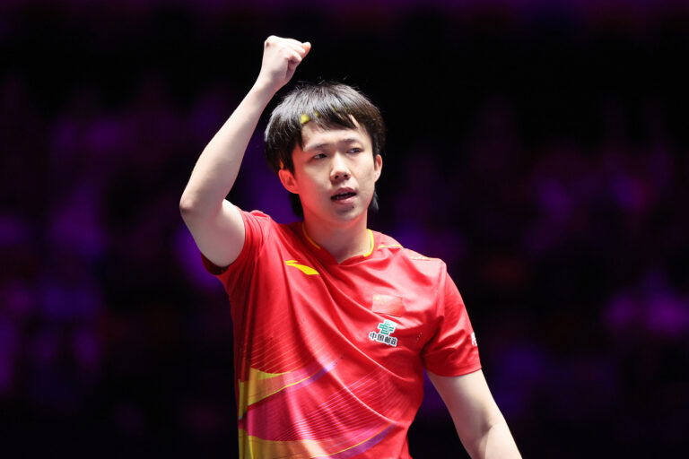 Wang Chuqin se rassemble pour vaincre Jonathan Groth chez WTT Champions Macao