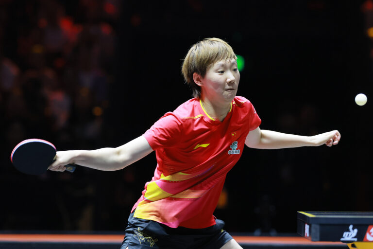 Wang Manyu bat les Zhoujia dans Home Clash à WTT China Smash