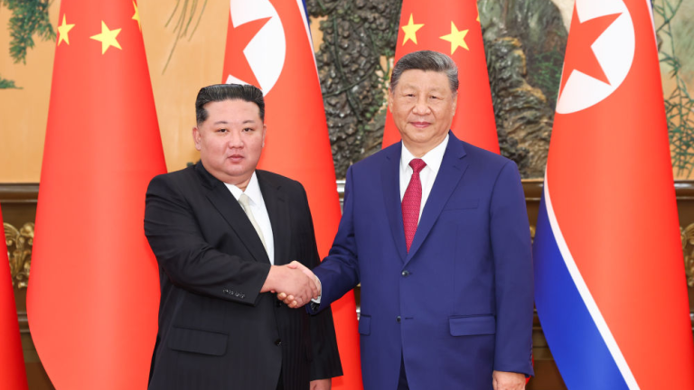 Xi Jinping tient des pourparlers avec Kim Jong Un
