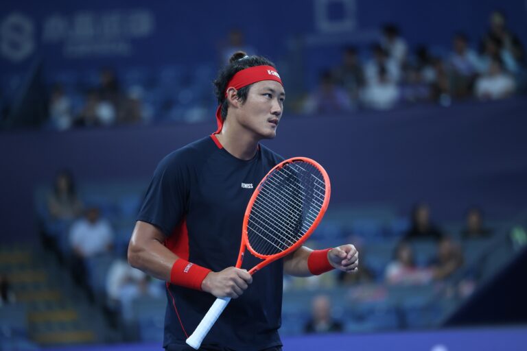 Zhang Zhizhen Rallyes pour battre Buyunchaokete à ATP Hangzhou Open