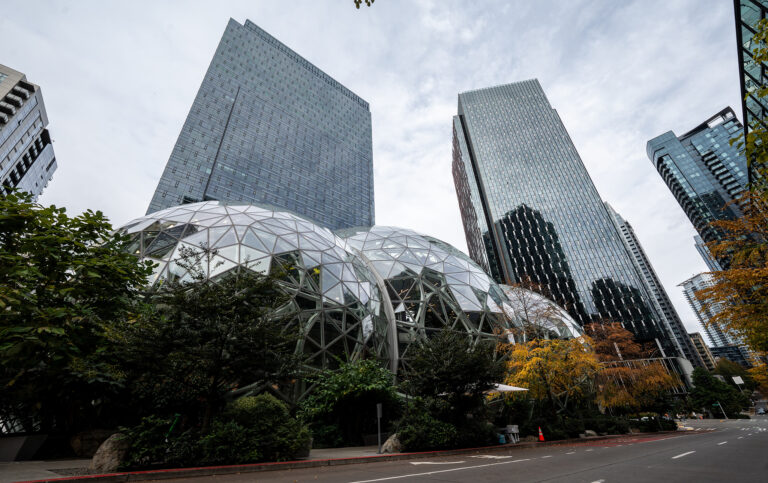 Amazon va supprimer 14 000 emplois dans le cadre d&rsquo;une restructuration axée sur l&rsquo;IA