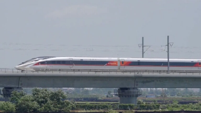 CR450 : le train à grande vitesse le plus rapide du monde est en piste pour des essais en Chine