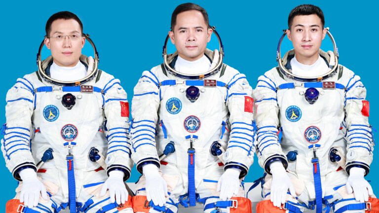 La Chine dévoile l&rsquo;équipage de Shenzhou-21 pour la mission de la station spatiale