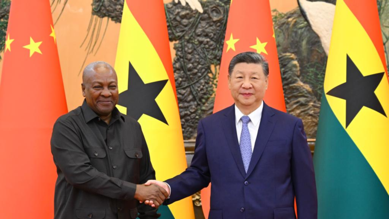 Le président chinois Xi Jinping rencontre le président ghanéen John Mahama
