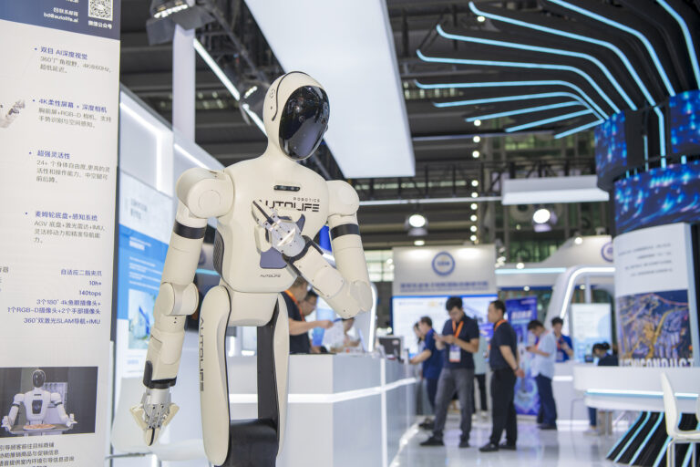 Les entreprises adoptent « l&rsquo;IA et l&rsquo;économie réelle » pour générer des gains d&rsquo;efficacité