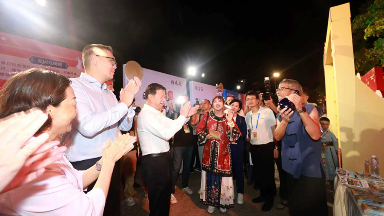 L&rsquo;événement croisé des traits célèbre le festival de la mi-automne