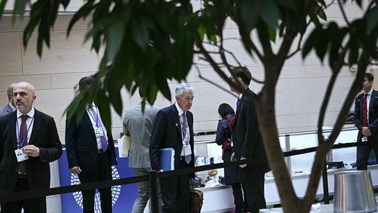 Quand le capital perd confiance : contrôles commerciaux et évaluation de la puissance américaine