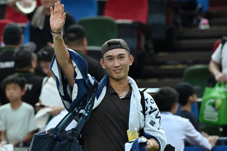 Shang en demeure chinoise est en deçà de Shanghai Masters, Zverev stupéfait
