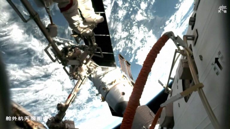 La Chine commence l’analyse d’échantillons de laboratoire spatial pour se frayer un chemin vers la Lune