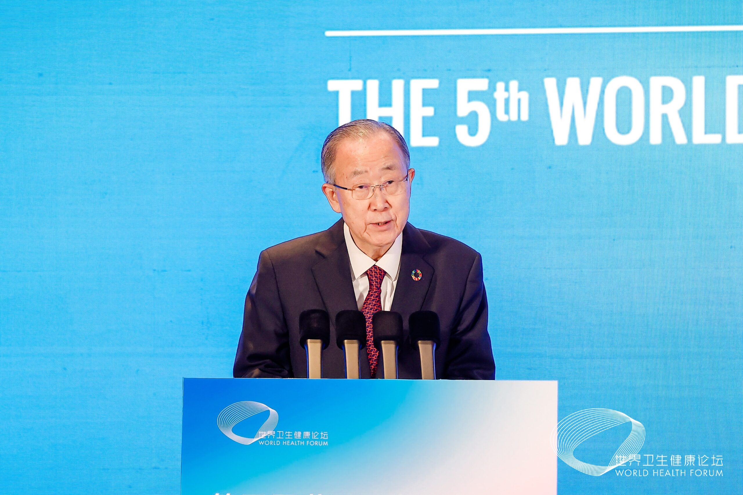 L'ancien secrétaire général des Nations Unies, Ban Ki-moon, s'exprime lors du 5e Forum mondial de la santé. /Comité d'organisation du Forum mondial de la santé