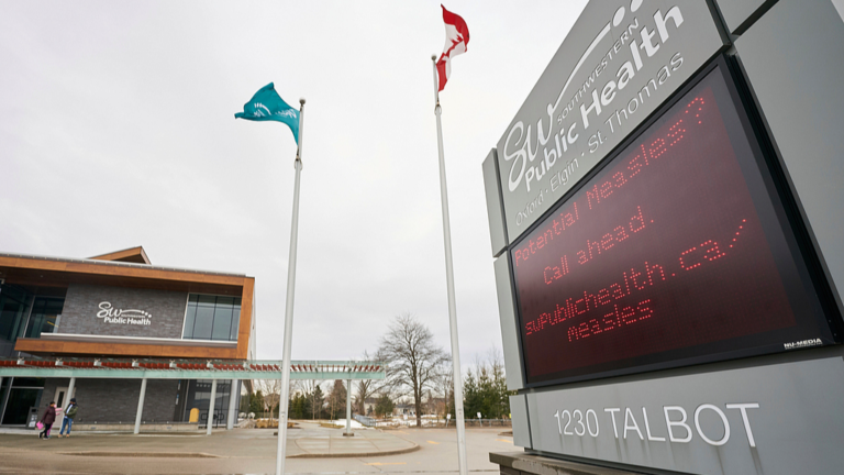 Le Canada perd son statut d&rsquo;élimination de la rougeole après une épidémie qui a duré un an
