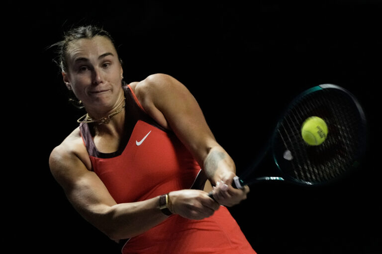 Sabalenka bat Anisimova et aligne Rybakina pour le match pour le titre de la finale WTA