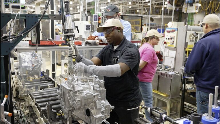 Toyota invests in hybrid vehicles in the United States