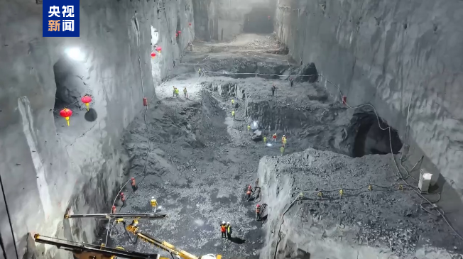 Le projet hybride de pompage-turbinage de Lianghekou en construction. /CMG