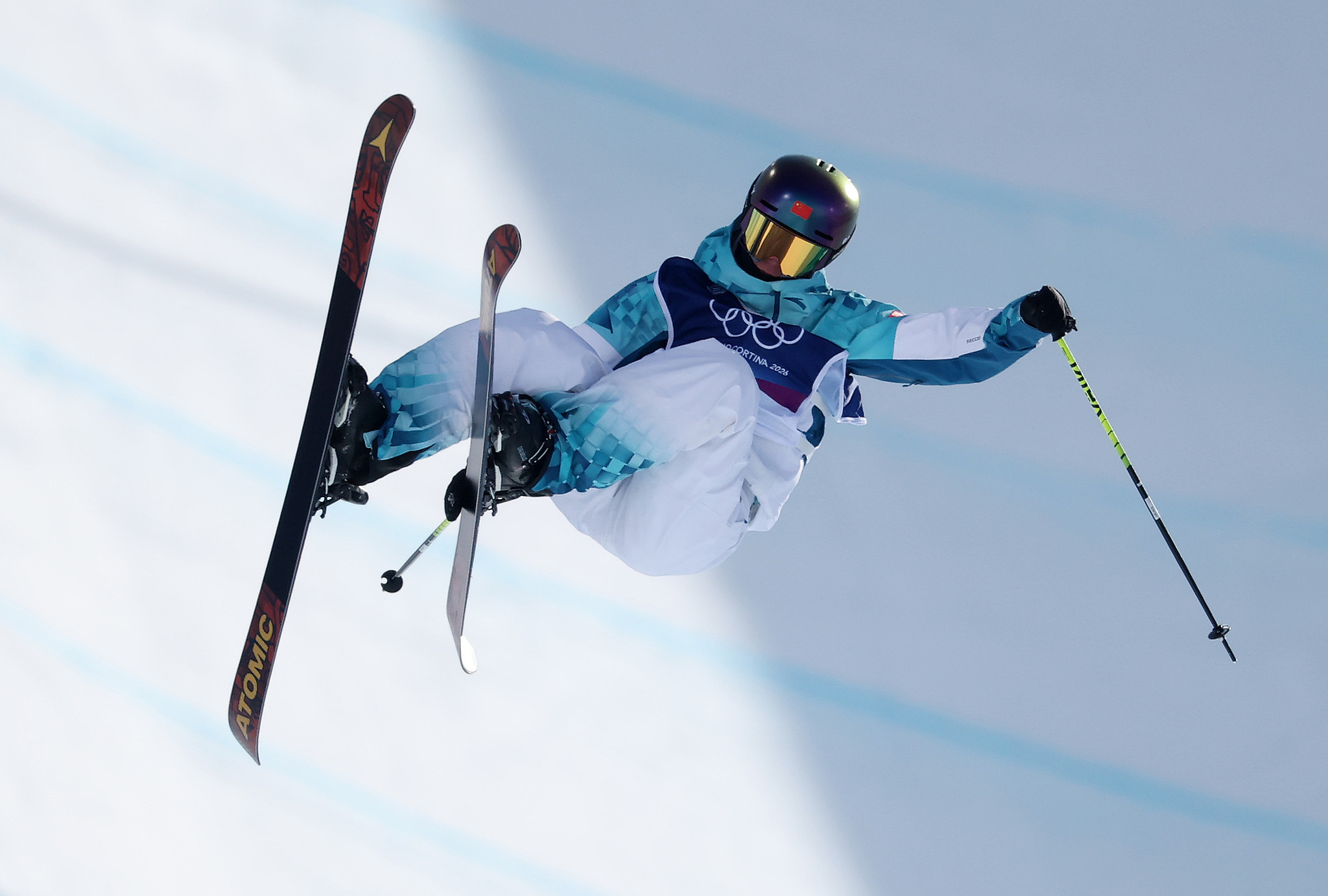 La médaillée d'argent Li Fanghui, de Chine, participe à la finale féminine de half-pipe de ski acrobatique aux Jeux olympiques d'hiver de Milan Cortina de 2026 à Livigno, en Italie, le 22 février 2026. /VCG