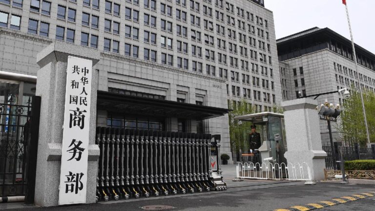 La Chine exhorte les États-Unis à révoquer les tarifs douaniers unilatéraux après une décision de justice américaine