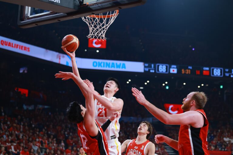 La Chine se bat par derrière pour vaincre le Japon lors des qualifications pour la Coupe du Monde FIBA