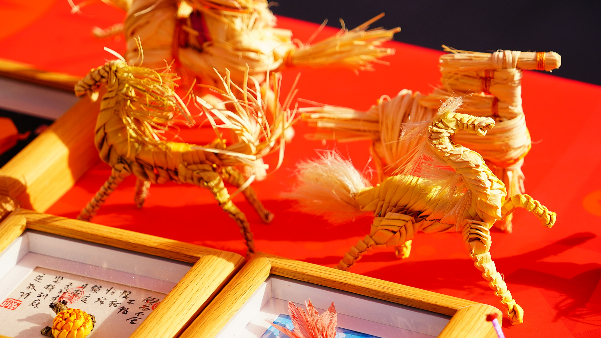 La rue culturelle Liulichang, située dans le district de Xicheng à Pékin, accueille un événement d'expérience culturelle, le 9 février 2026. /CFP