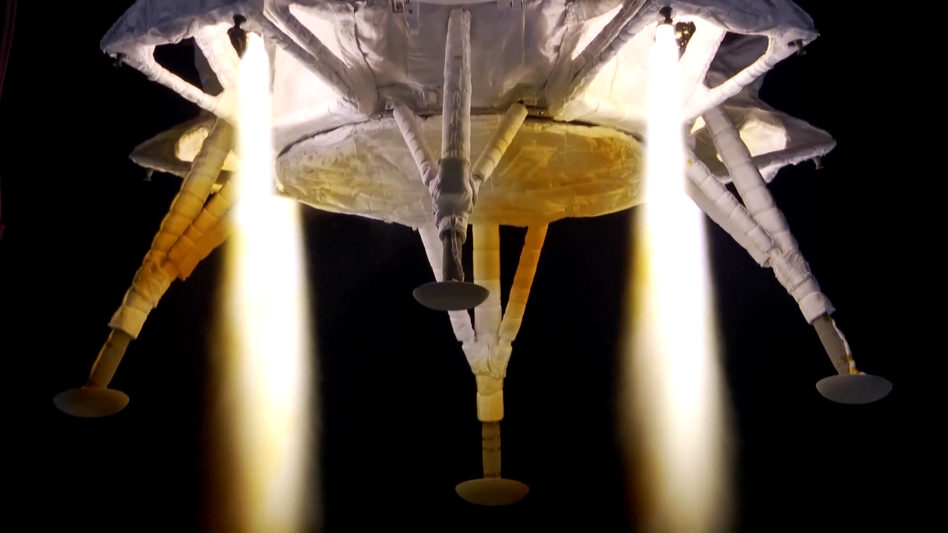 L'atterrisseur lunaire nommé Lanyue effectue un test complet de vérification de l'atterrissage et du décollage sur un site d'essai d'atterrissage extraterrestre dédié dans la province du Hebei, le 6 août 2025. /Administration spatiale nationale chinoise