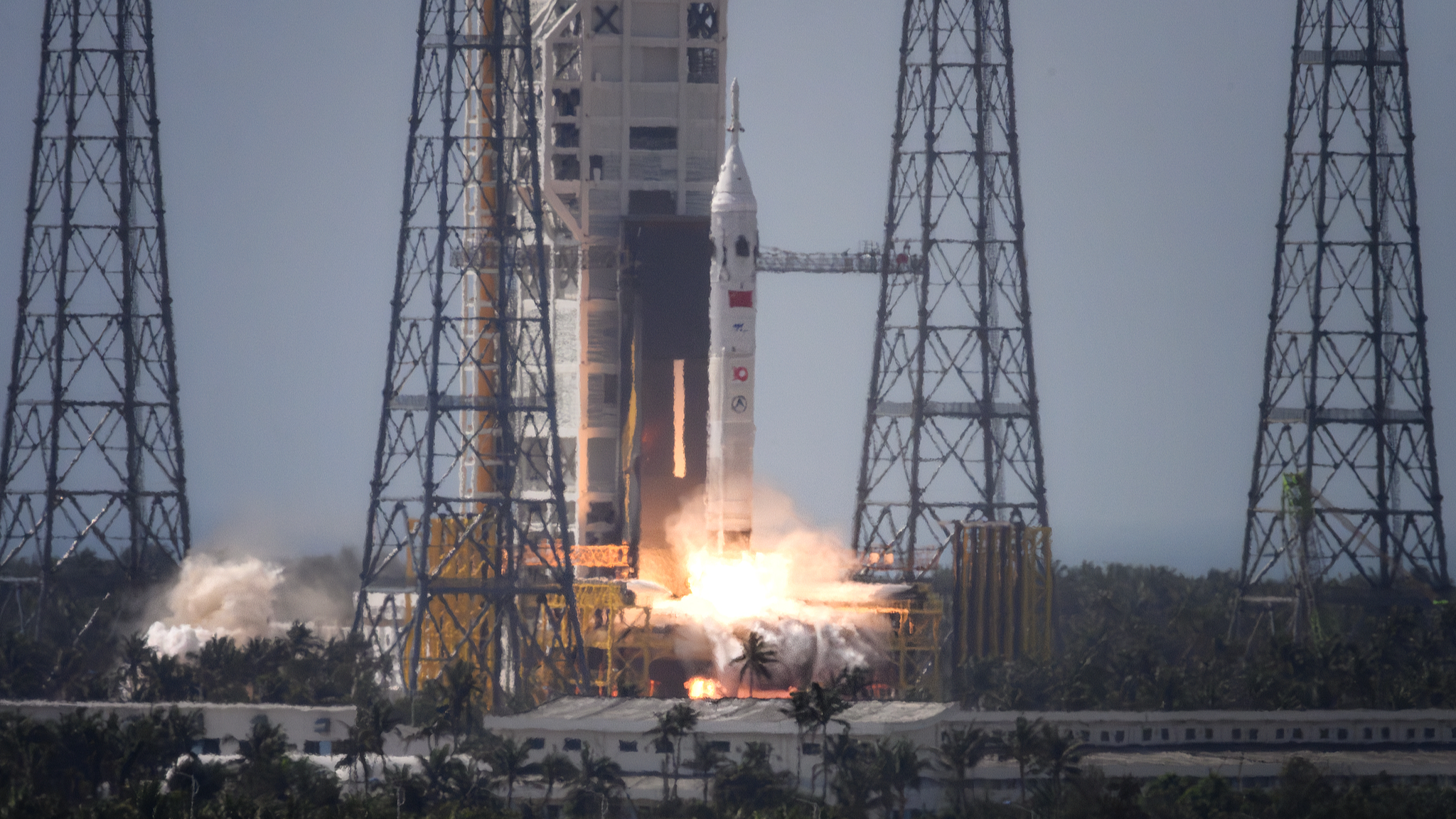 La Chine effectue un test en vol de démonstration et de validation à basse altitude du système de lanceur Longue Marche-10 sur le site de lancement spatial de Wenchang, dans la province de Hainan, dans le sud de la Chine, le 11 février 2026. /VCG