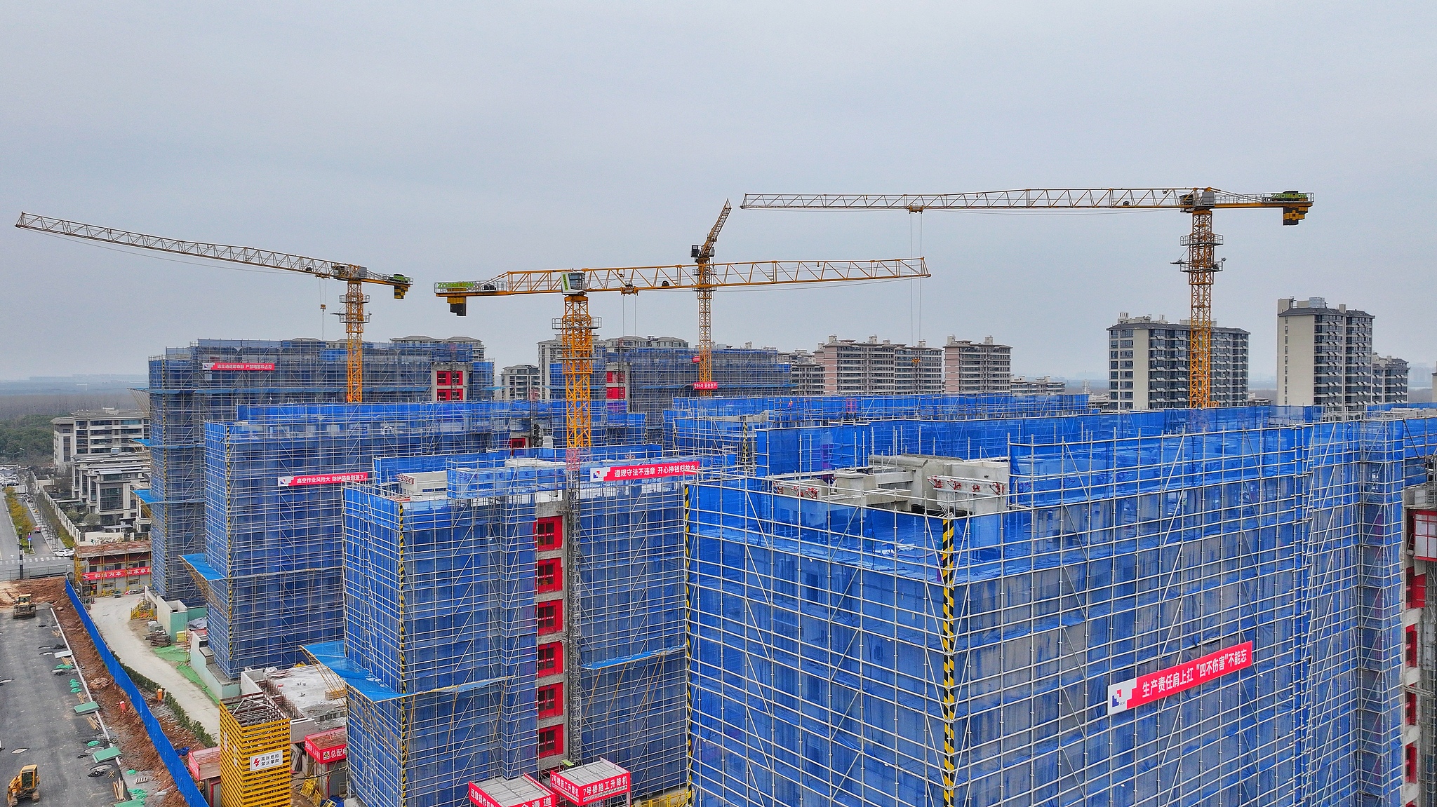 Construction en cours dans un projet résidentiel dans la zone de développement économique et technologique de Shushan à Hefei, province de l'Anhui, le 7 mars 2026. /VCG