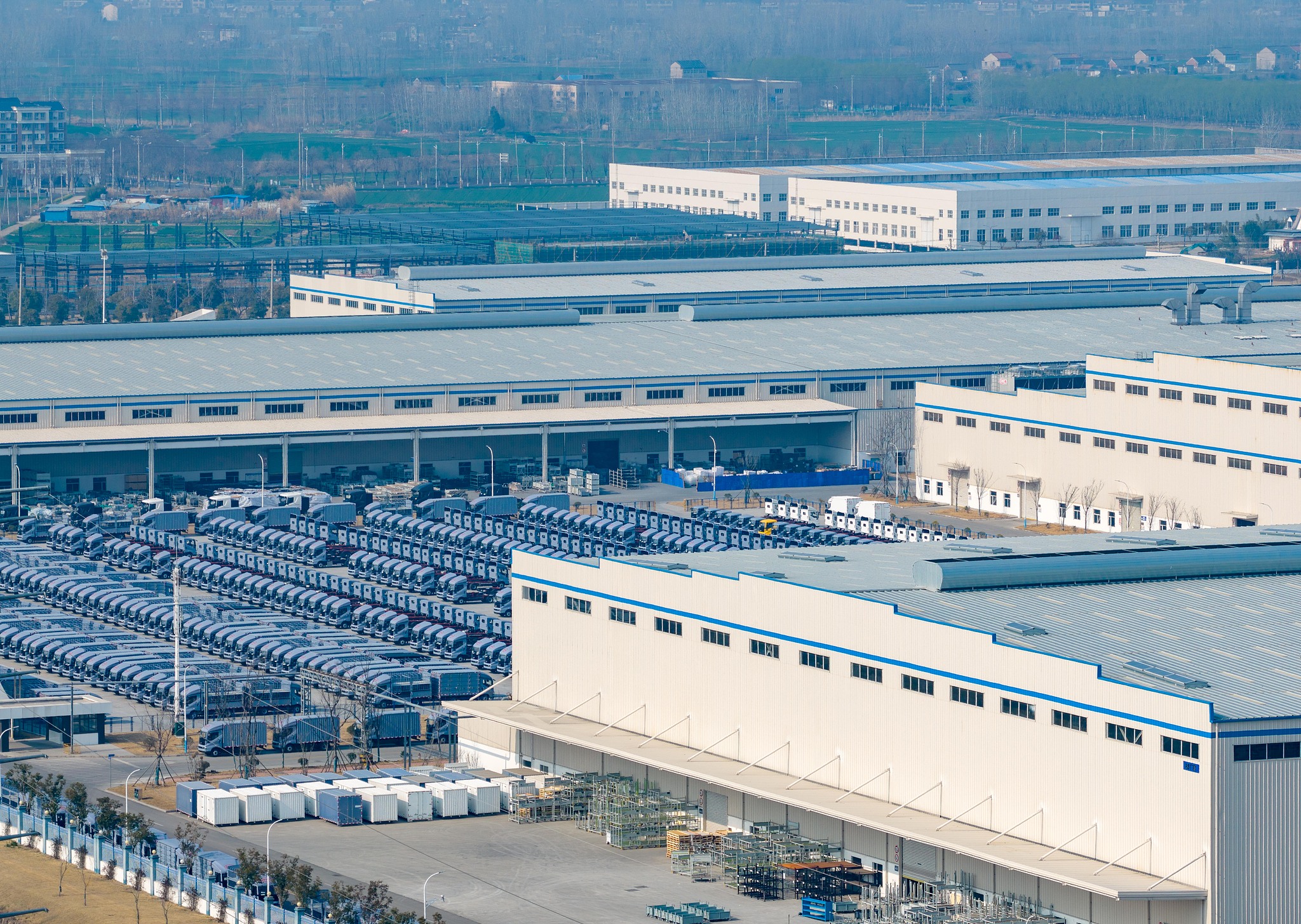 Une vue aérienne de la base de production mondiale de BYD pour les camions à énergie nouvelle à Huai'an, province du Jiangsu, en Chine, le 14 mars 2026. /VCG